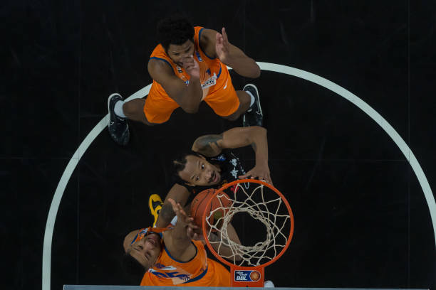 然而他在西 然而他在西